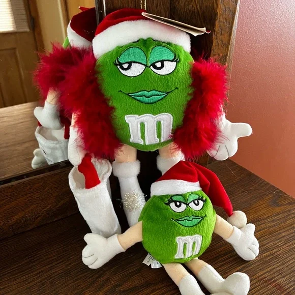 m&m's GREEN クリスマス　BIGぬいぐるみ　エムアンドエムズ M&M'S | Toys | 2 Mm Green Christmas Plush Stuffed Animals | Poshmark